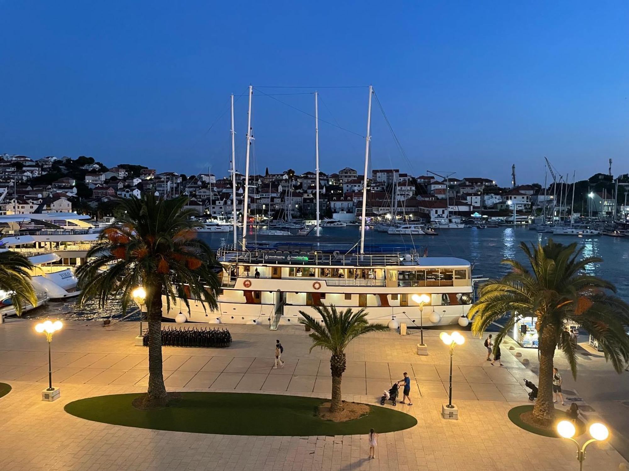 Dinka Old Town Apartment With Sea View Trogir Exterior foto